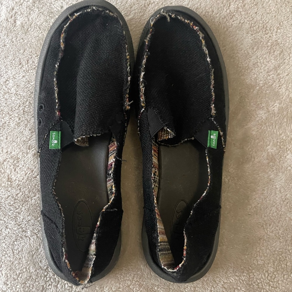 Women’s sanuks size 9